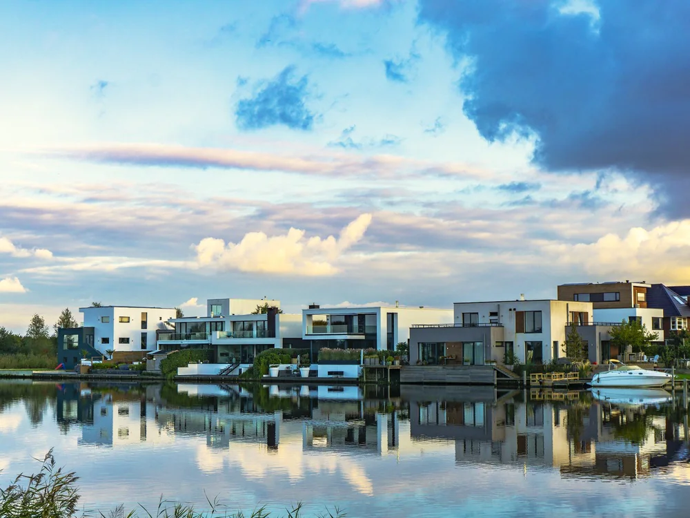 Woningen aan het water in Almere Noorderplassen